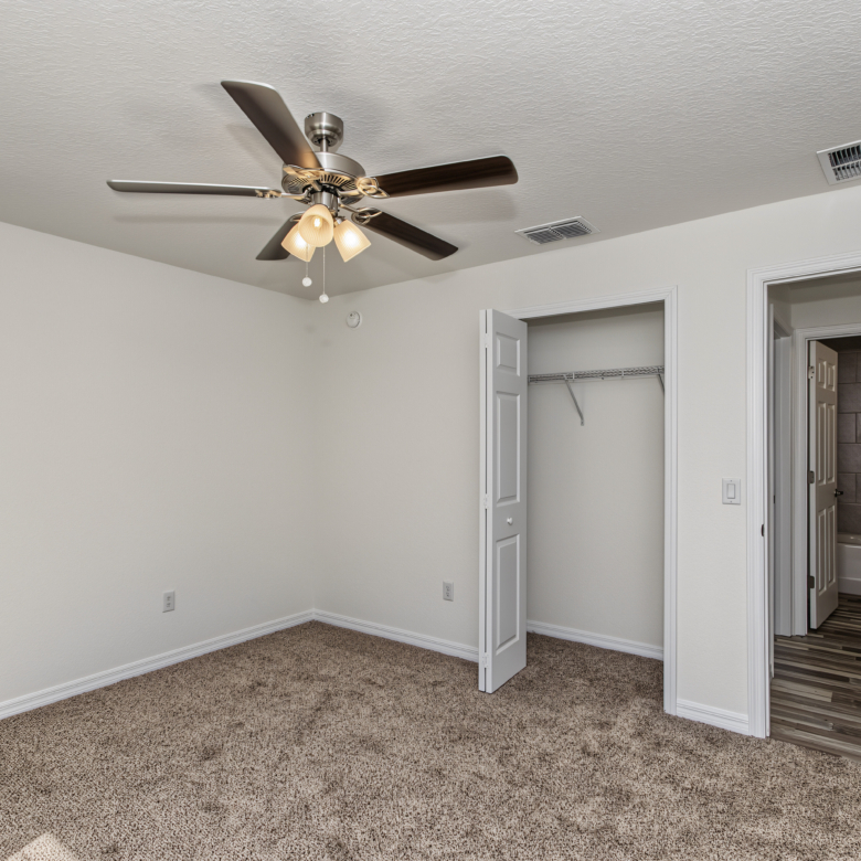 5744 NW 61st Ave, Ocala, FL 34482