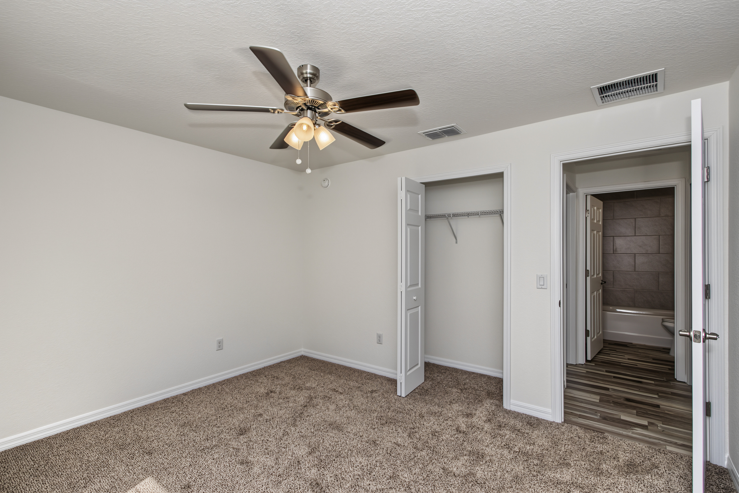 5744 NW 61st Ave, Ocala, FL 34482