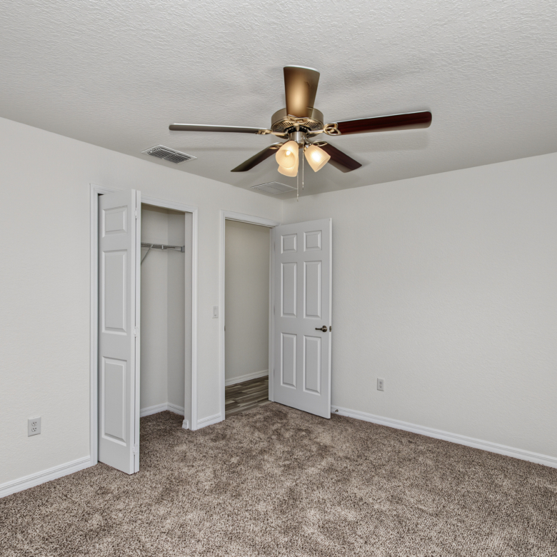 5744 NW 61st Ave, Ocala, FL 34482